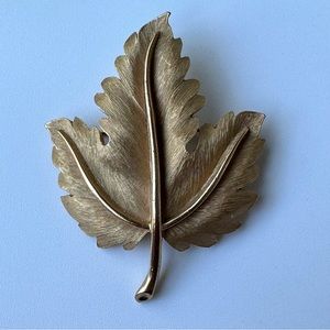 VTG Crown Trifari Leaf Pin Brooch